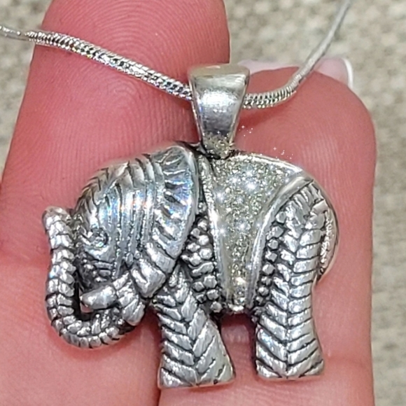 BALI Good Luck Lucky Elephant Necklace Pendant 3g sterling silver